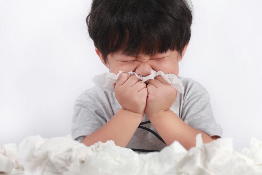 Bé bị chảy máu cam có nguy hiểm không