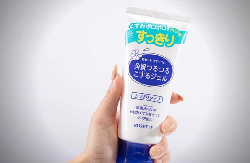 Tẩy tế bào chết hoa hồng blue có mùi hương trái cây đặc trưng vừa ngọt ngào vừa tinh tế nên cảm giác rất dễ chịu