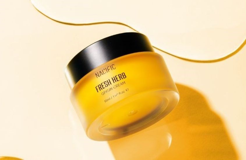 Kem dưỡng sáng và làm dịu da chiết xuất Hoa Cúc Nacific Fresh Herb Origin 50 ml