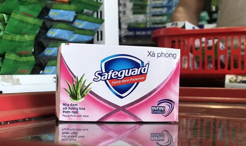 Xà bông cục Safeguard nha đam diệt khuẩn hương hoa thơm ngát 130g