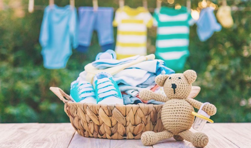 Phơi quần áo của trẻ nơi có ánh nắng mặt trời để diệt khuẩn