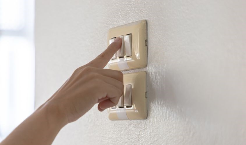 Tắt đèn khi bé ngủ