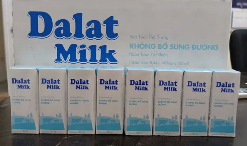 Thùng 48 hộp sữa tươi Dalat Milk ít đường 180 ml (từ 1 tuổi)