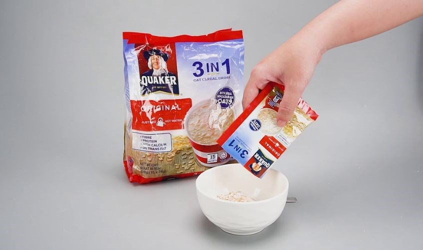 Yến mạch nguyên chất cán vỡ vị truyền thống Quaker 420g (dành cho bé từ 3 tuổi)