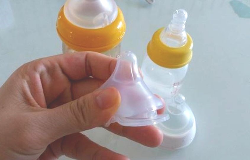 Đảm bảo lỗ ở núm ti không quá to