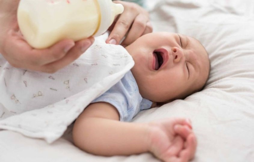 Không nên để bé thật đói mới cho ăn