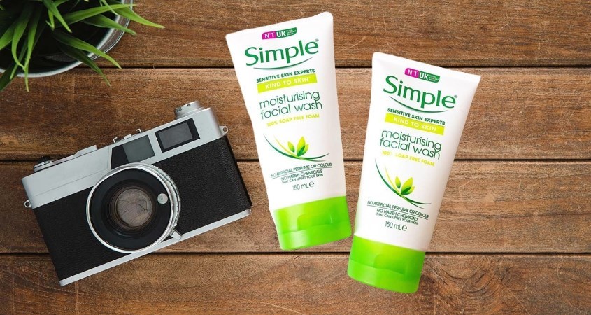 Sữa rửa mặt dưỡng ẩm không chứa xà phòng Simple Moisturizing Facial Wash 100% Soap Free 150ml