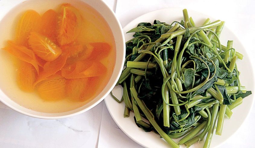 Nước luộc rau giúp trẻ rất nhiều trong quá trình ăn dặm