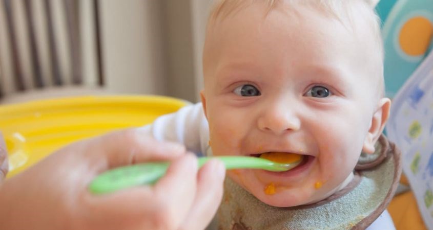 Sản phẩm có dạng bột mịn, sệt thích hợp cho bé trong giai đoạn ăn dặm.