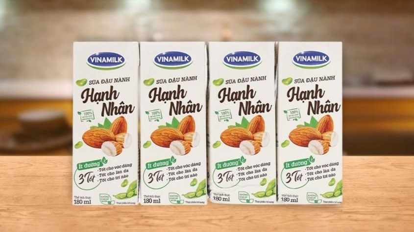 Lốc 4 hộp sữa đậu nành hạnh nhân Vinamilk 180 ml (từ 4 tuổi)