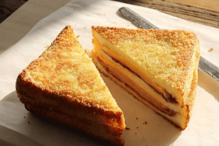 Sandwich trứng gà là món ăn quan trọng của bữa sáng cho bé 2 tuổi Sandwich trứng gà là món ăn quan trọng của bữa sáng cho bé 2 tuổi