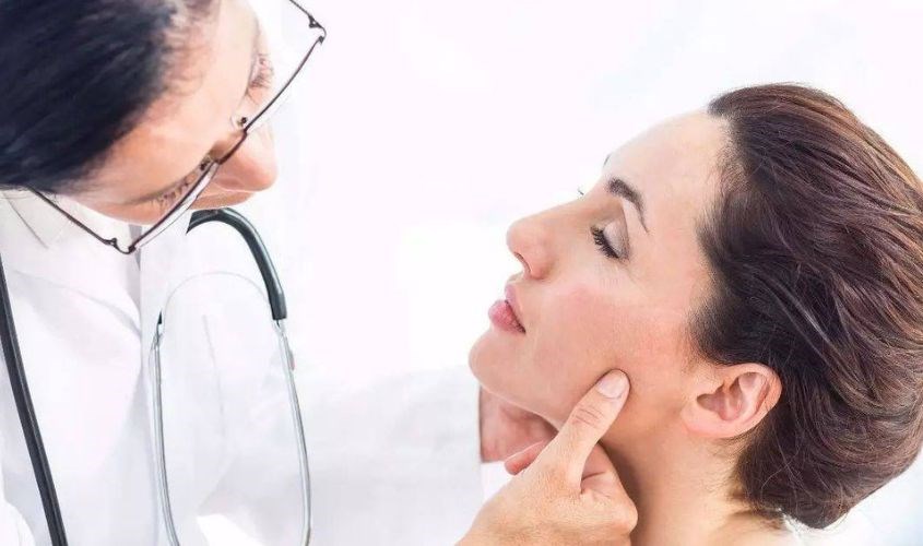 Tham khảo ý kiến bác sĩ nếu da có dấu hiệu bị kích ứng