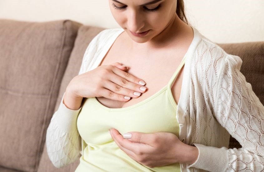 Massage ngực giúp kích thích tuyến sữa