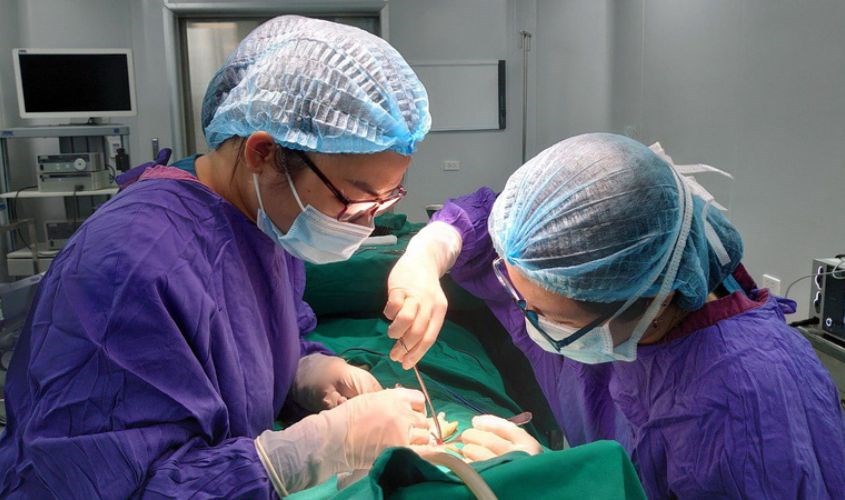 Rò luân nhĩ ở trẻ nếu có biến chứng nặng thì cần có sự can thiệp của y khoa