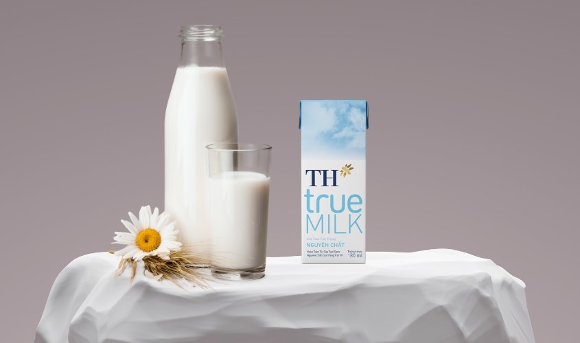 Lốc 4 hộp sữa tươi tiệt trùng TH true MILK không đường 180 ml (từ 1 tuổi)
