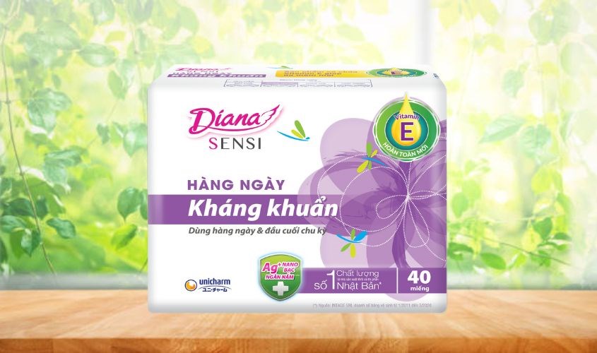 Băng vệ sinh hàng ngày Diana Sensi kháng khuẩn không cánh 40 miếng  Băng vệ sinh hàng ngày Diana Sensi kháng khuẩn không cánh 40 miếng