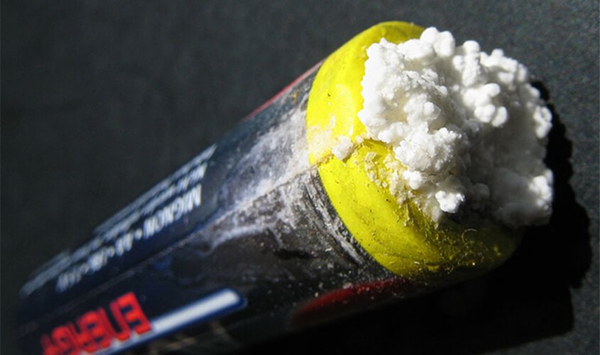 Nguyên nhân pin chảy nước