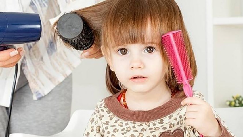 Duy trì khoảng cách với da đầu từ 7 - 15 cm để giữ an toàn