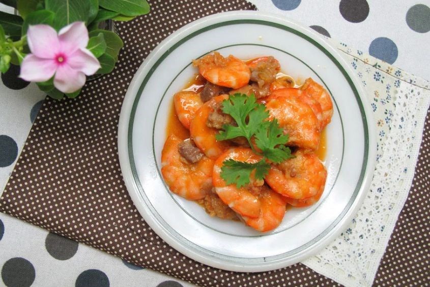 Tôm rim mật ong là món ăn dặm từ tôm cho bé