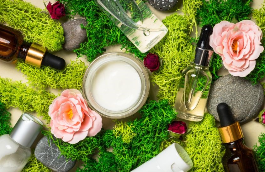 Nên kết hợp dùng cả serum và kem dưỡng để làn da được cải thiện hiệu quả