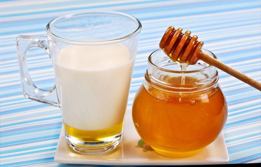 Sữa tươi không đường và mật ong