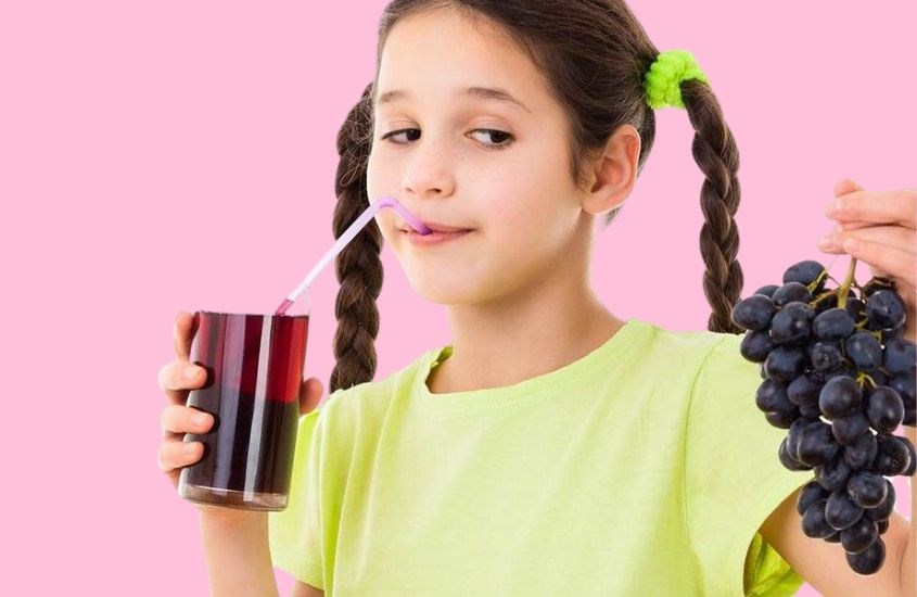 Uống nước ép nho là phương pháp điều hòa kinh nguyệt cho các bé gái mới bước vào giai đoạn dậy thì