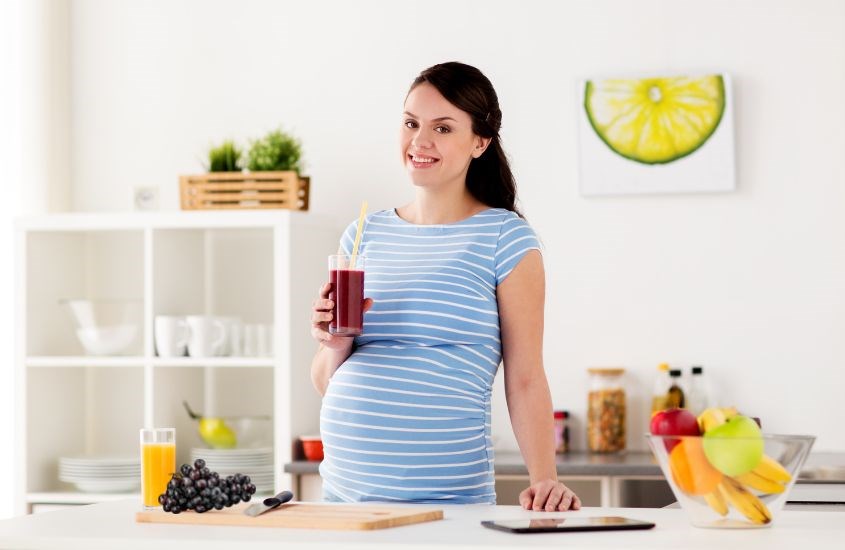 Nên uống nước ép nho tươi ngay sau khi chế biến, không bảo quản lạnh quá 3 tiếng