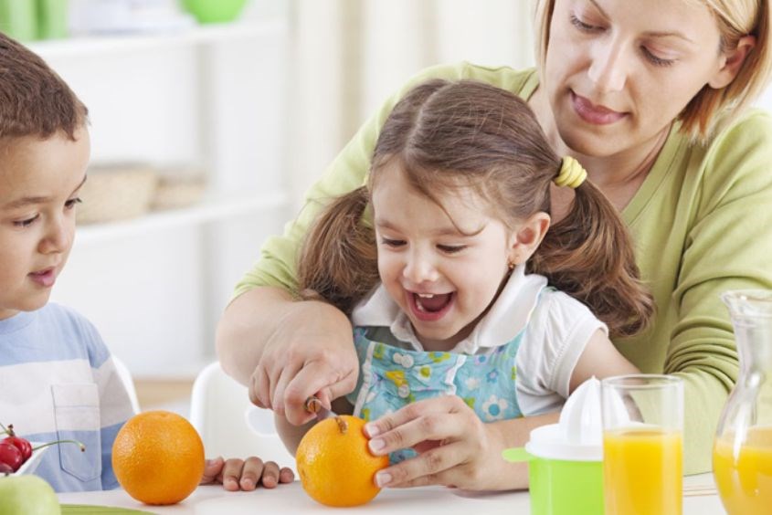 Mẹ nên cho trẻ ăn trái cây đúng mùa