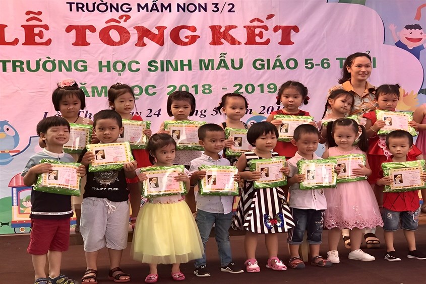 Cách khen trẻ mầm non học giỏi