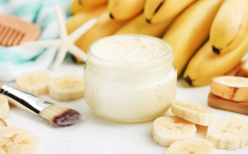 Không sử dụng chuối xanh vì có nhựa, gây kích ứng cho da