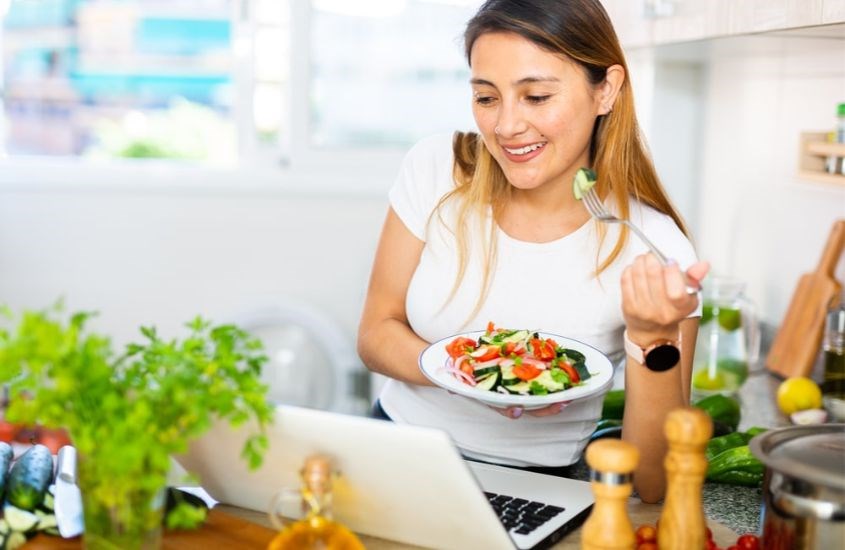 Các sản phẩm tươi, đặc biệt rau củ quả chứa các dưỡng chất giúp da chắc khỏe