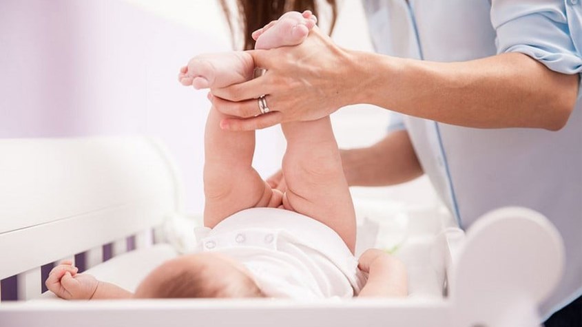 Vệ sinh sai cách sẽ tạo điều kiện cho vi khuẩn phát triển, gây hăm tã