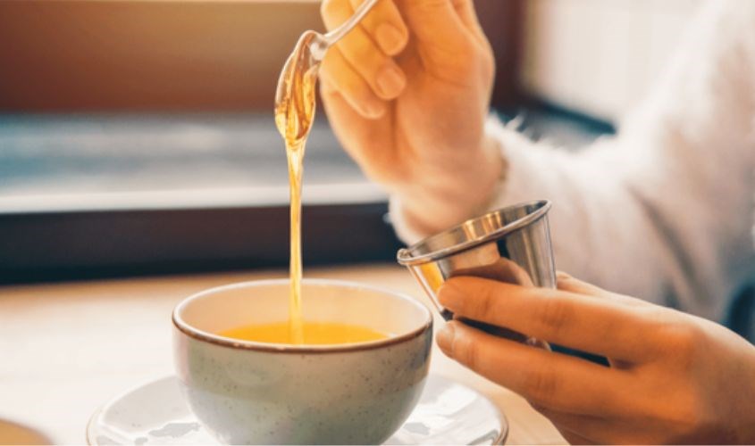 Mẹ nên uống mật ong khi còn ấm để tốt cho sức khỏe Mẹ nên uống mật ong khi còn ấm để tốt cho sức khỏe