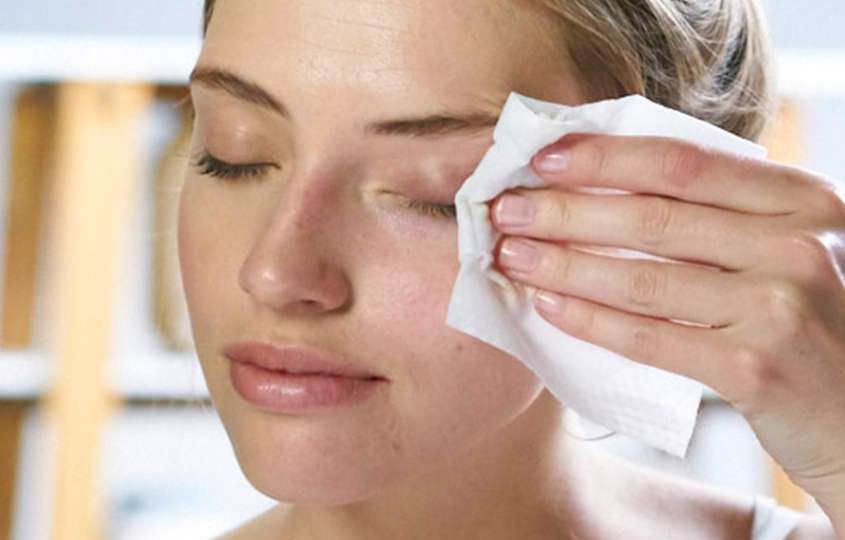 Thường xuyên dùng các sản phẩm khăn giấy tẩy trang, khăn ướt