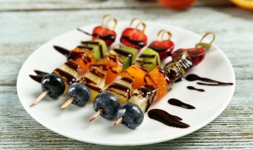 Sốt socola dùng để trang trí món ăn