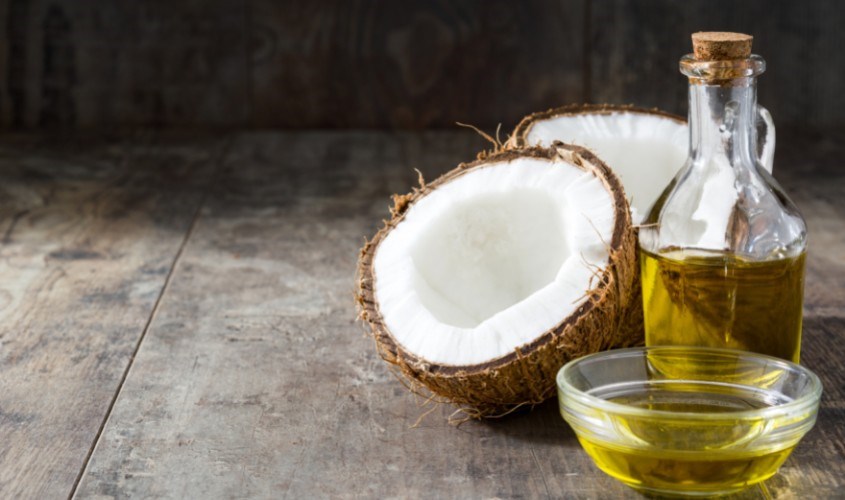 Sử dụng dầu oliu và dầu dừa trị rụng tóc