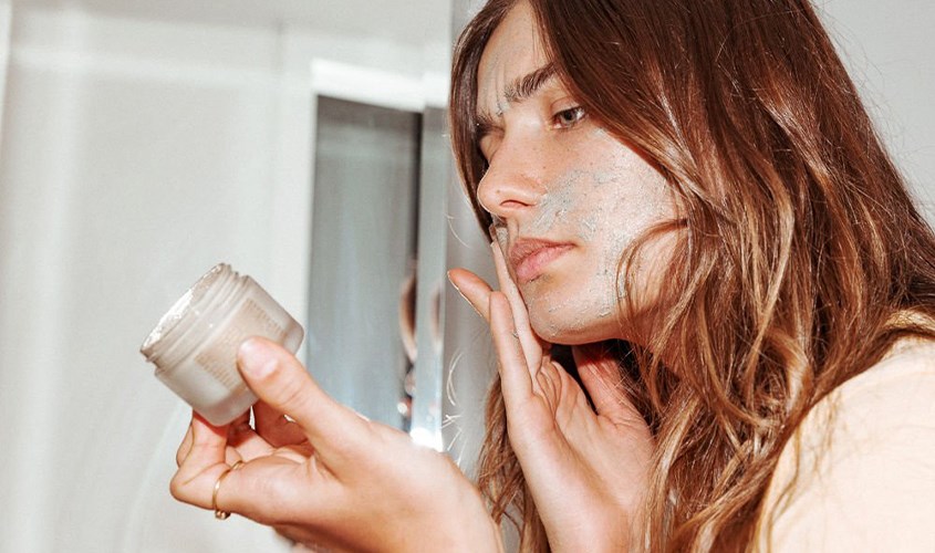 Lạm dụng các loại thuốc, mỹ phẩm chăm sóc da có thành phần gây hại Lạm dụng các loại thuốc, mỹ phẩm chăm sóc da có thành phần gây hại