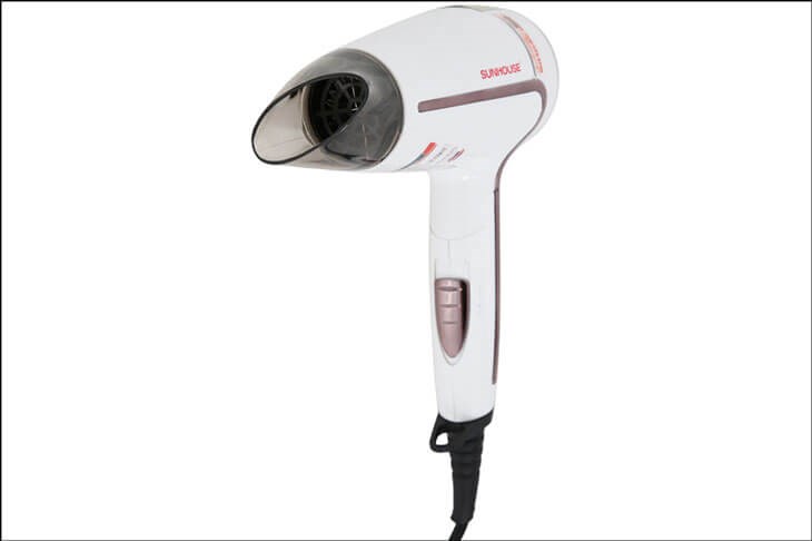 Máy sấy tóc 1500W Sunhouse SHD2308W được thiết kế đầu sấy hẹp giúp bạn tạo kiểu tóc dễ dàng