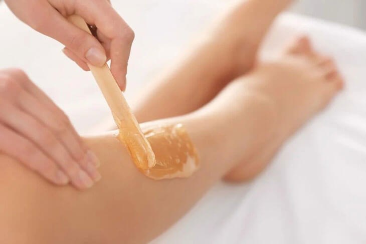 Wax lông giúp lấy đi lớp tế bào chết và lông nhanh chóng ngay tại nhà