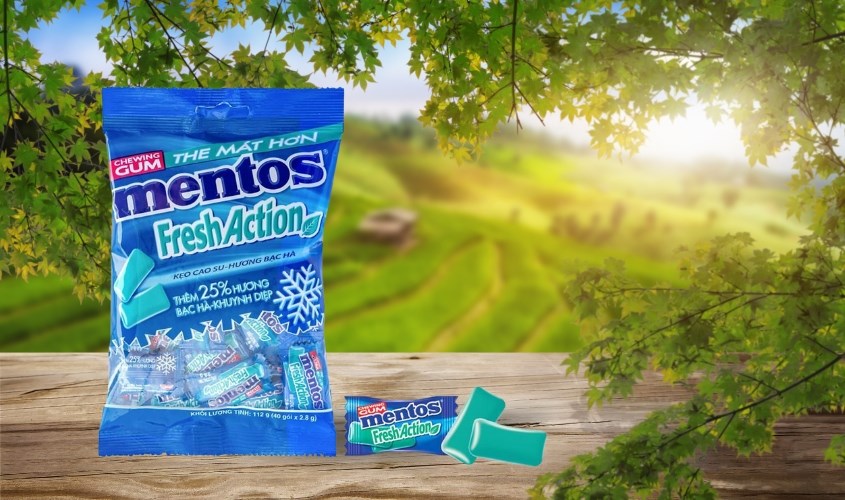 Kẹo singum Mentos Fresh Action hương bạc hà và khuynh diệp gói 112g (từ 3 tuổi)
