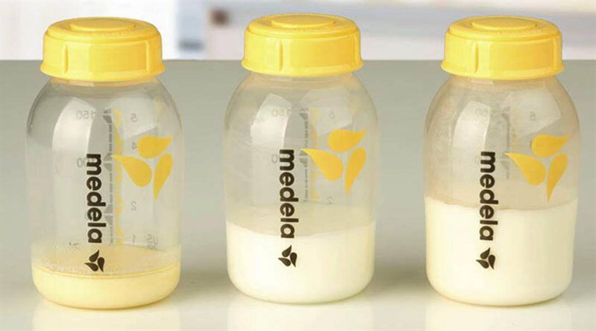 Sữa mẹ thường có màu trắng ngà hoặc màu vàng nhạt Sữa mẹ thường có màu trắng ngà hoặc màu vàng nhạt