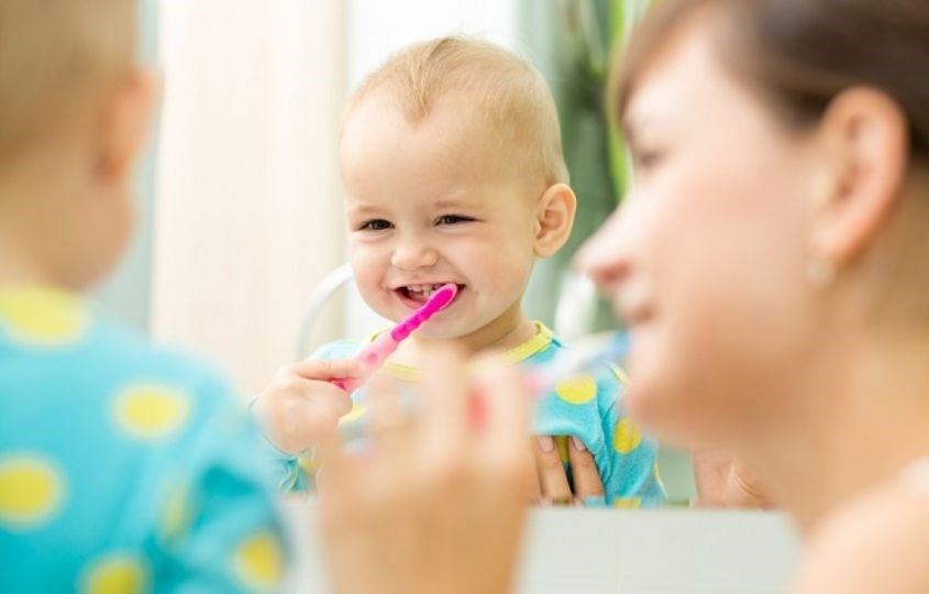 Các mẹo giúp bé yêu thích đánh răng