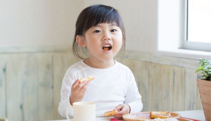 Vị giác được kích thích sẽ giúp bé ăn ngon miệng hơn