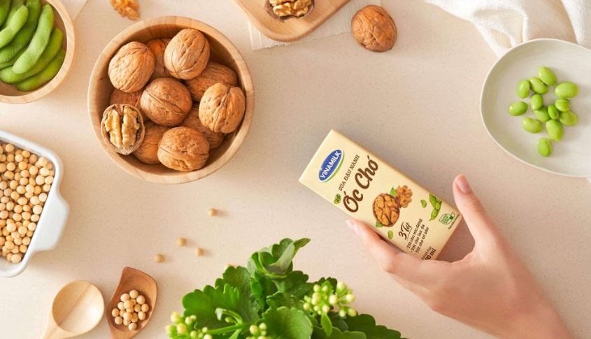 Lốc 4 hộp sữa đậu nành hạt óc chó Vinamilk 180 ml (từ 4 tuổi)