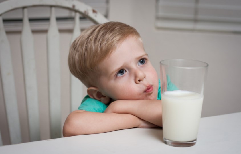 Sữa còn hạn 1 tháng có uống được không?