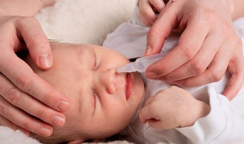 Đợi từ 30 đến 60 giây cho dịch nhầy ướt và lỏng, để khi hút được dễ dàng hơn