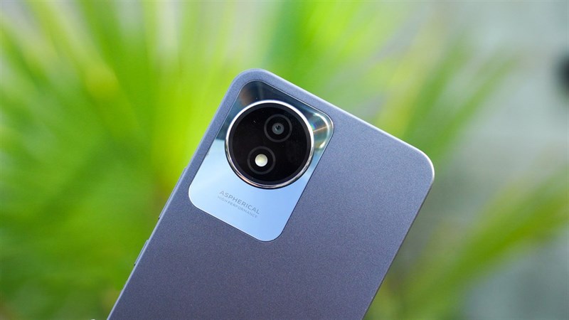 Cụm camera sau có thiết kế ấn tượng Cụm camera sau có thiết kế ấn tượng