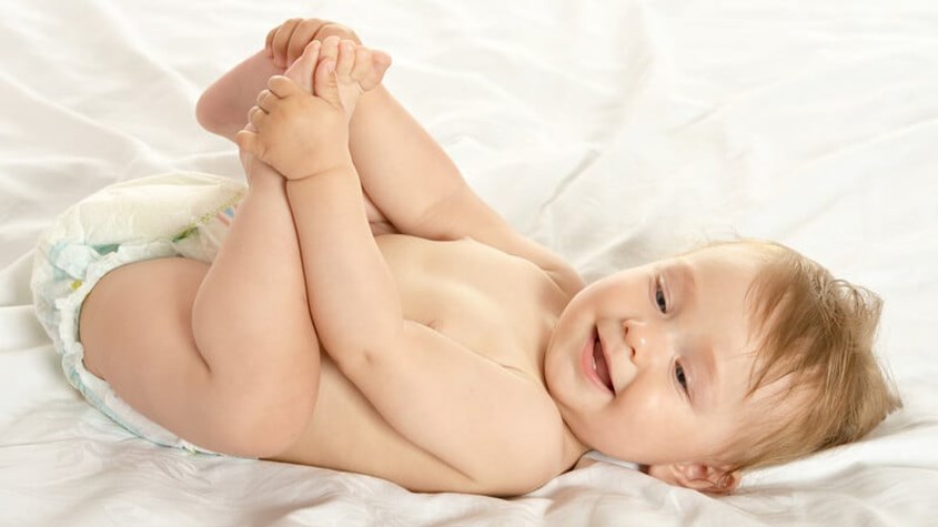 Trẻ mặc bỉm nhiều có bị vòng kiềng