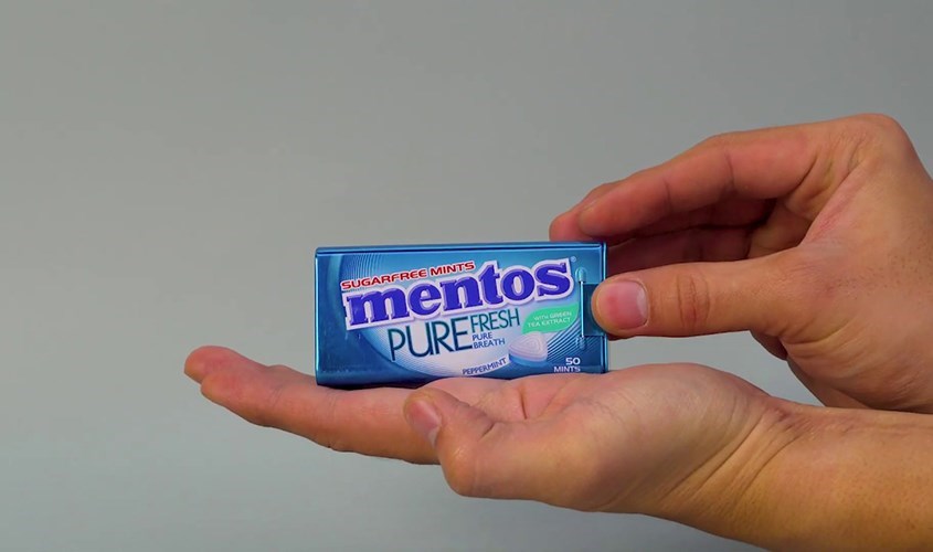 Kẹo ngậm Mentos Pure Fresh hương peppermint và trà xanh hộp 35g