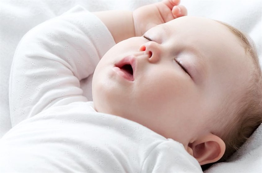 Trẻ 4 tháng tuổi ngủ bao nhiêu lần trong ngày